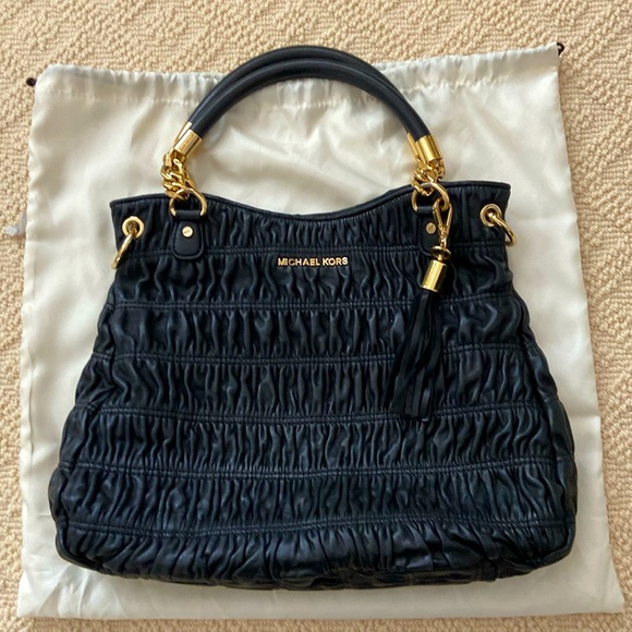 MICHAEL KORS BLACK QUILTED BAG! - Picture 1 of 10